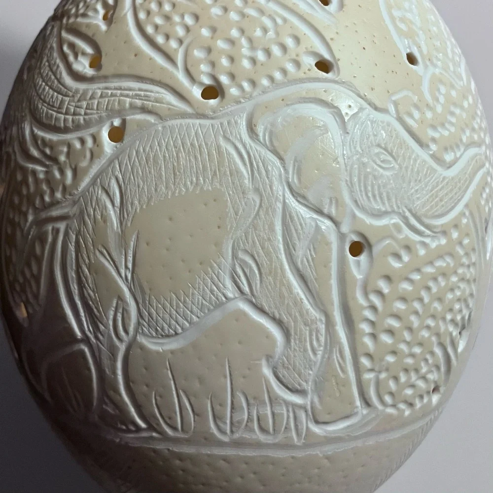 Carved OSTRICH EGG / Giraffe & TWO ELEPHANTS Walking In Savannah / SOUTH AFRICA - Picture 5 of 11